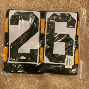 New Leveon Bell Hand Signed Jersey
